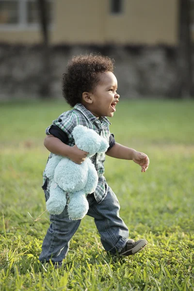 Sevimli genç Afro-Amerikan çocuk — Stok fotoğraf