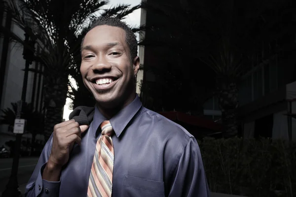 Bello afroamericano uomo d'affari sorridente — Foto Stock
