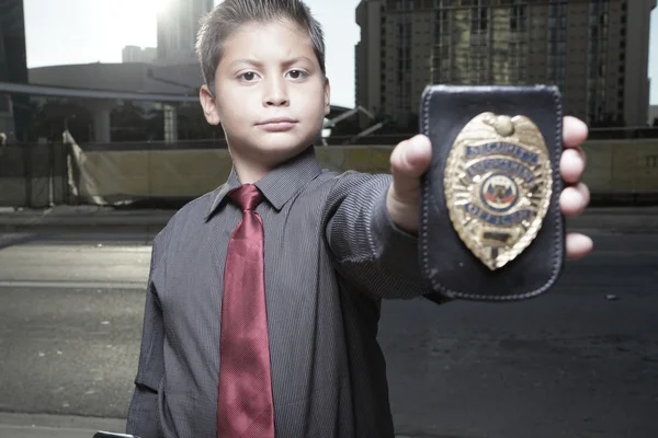 Child holding a badge — Stock Photo, Image