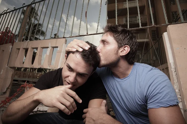 Man kissing his boyfriend on the head — Stock Photo, Image