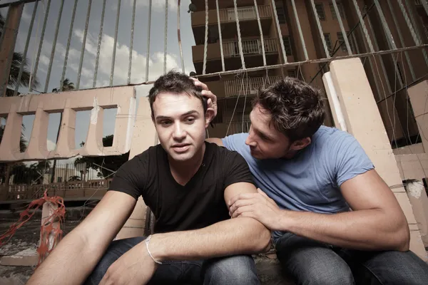 Man comforting his gay friend — Stock Photo, Image
