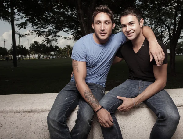 Feliz joven gay hombres — Foto de Stock