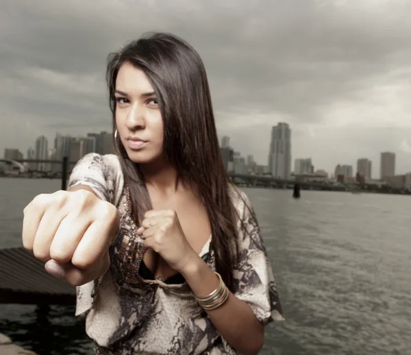 Woman throwing a punch — Stock Photo, Image