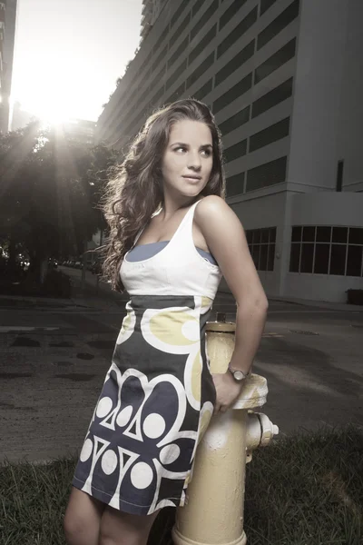 Woman posing by a fire hydrant — Stock Photo, Image