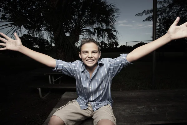 Chlapec s područkami nataženou — Stock fotografie