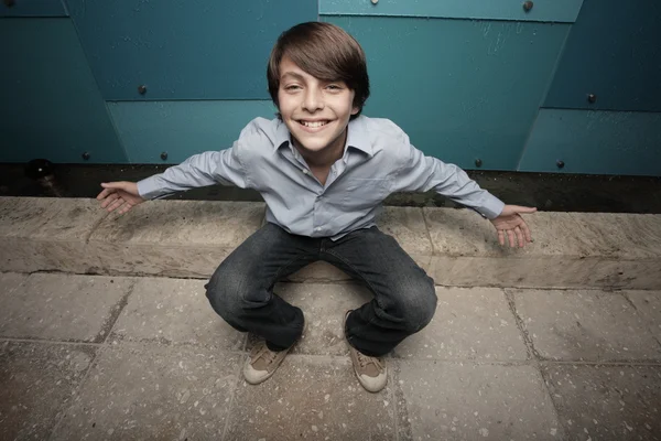 Ung pojke med en positiv attityd — Stockfoto