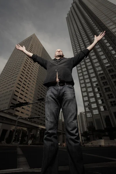 Homem gigante — Fotografia de Stock