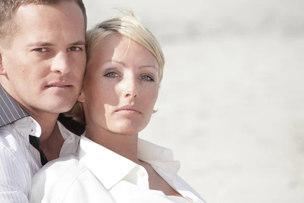 Atraktivní mladý bělošský pár — Stock fotografie