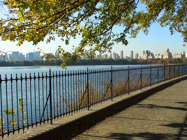 NYC Central Park reservoir — Zdjęcie stockowe