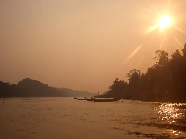 Haze sobre el río Borneo —  Fotos de Stock