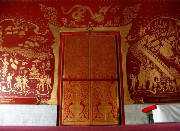 Röda porten i doi sutep tempel — Stockfoto