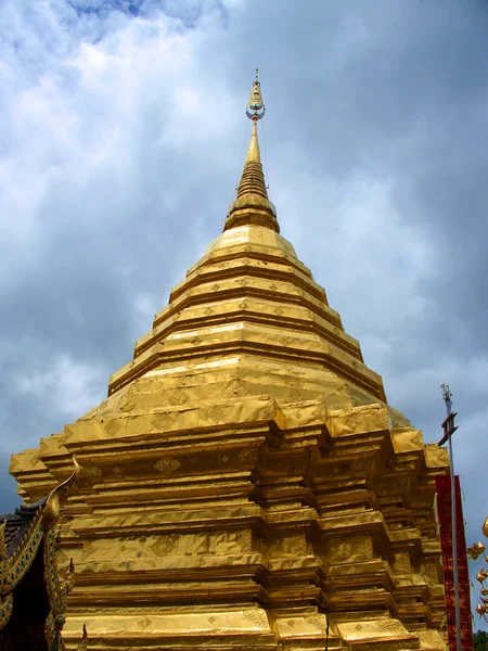 Chedi in doi sutep tempel — Stockfoto