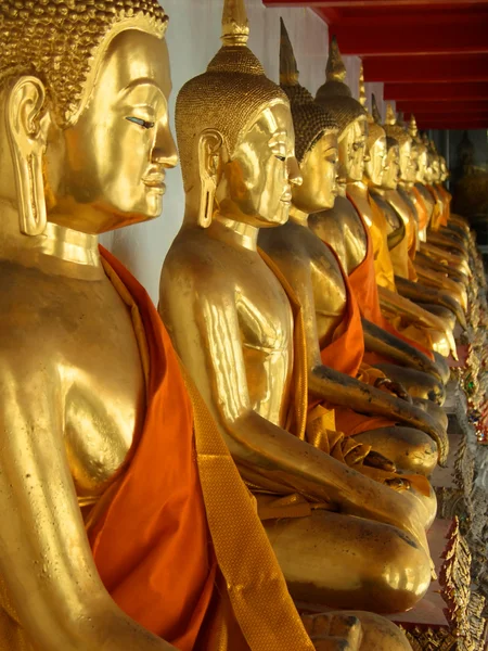 Golden sitting buddha statues — Stock Photo, Image