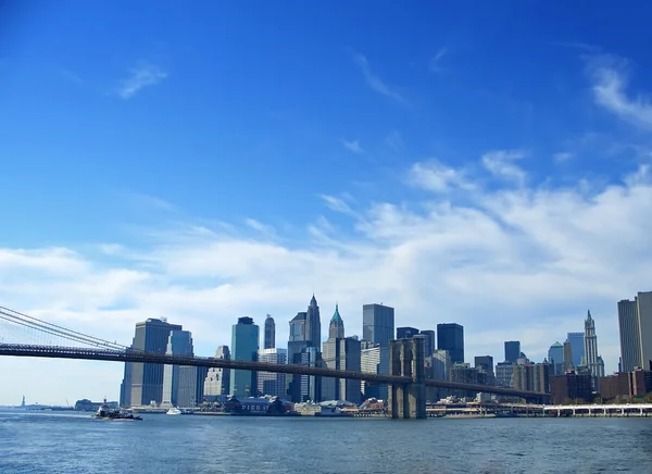 Brooklyn Köprüsü ve Aşağı Manhattan — Stok fotoğraf