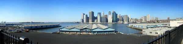 Brooklyn piers und lower manhattan — Stockfoto