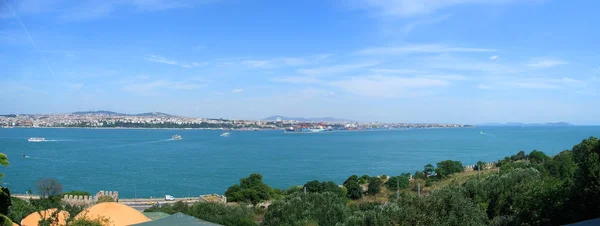 Панорамним видом на протоку Босфор — стокове фото