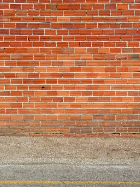 Muro di mattoni e marciapiede — Foto Stock