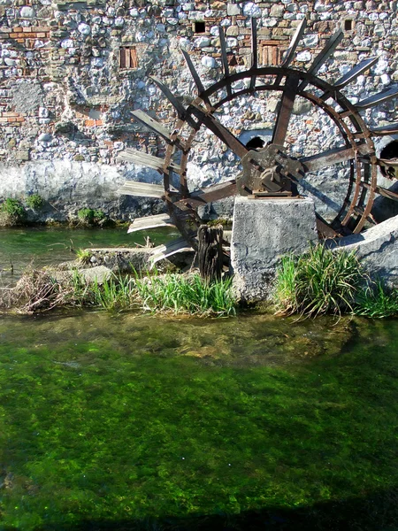 Antique watermill and river — Stock Photo, Image