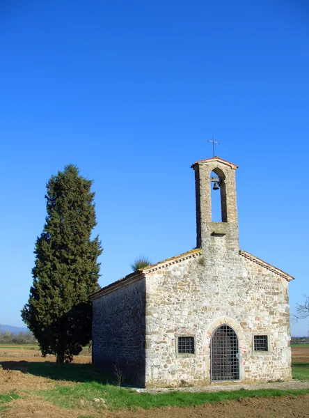 Oude platteland kerk — Stockfoto