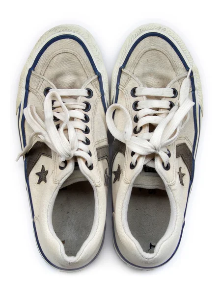 Viejas zapatillas blancas desgastadas vistas desde arriba — Foto de Stock