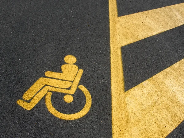 Знак парковки для инвалидов — стоковое фото