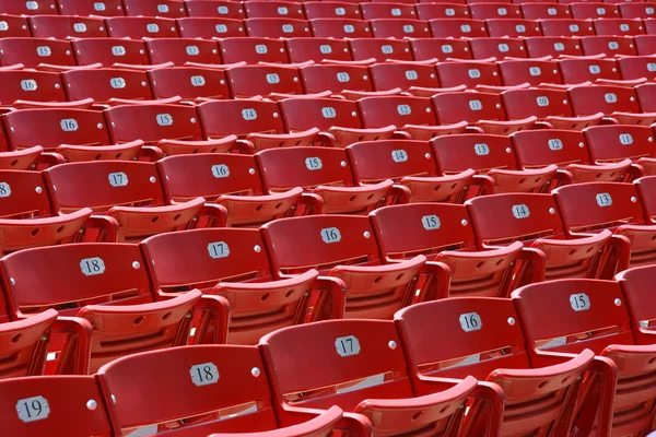 Assentos de plástico vermelho, frente — Fotografia de Stock