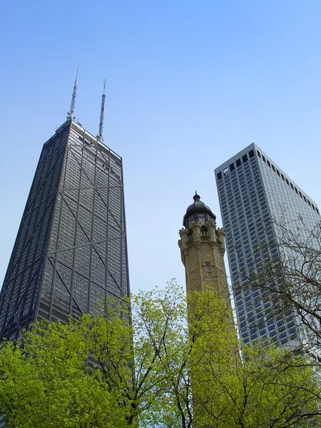 Wieża ciśnień w Chicago i hancock center — Zdjęcie stockowe