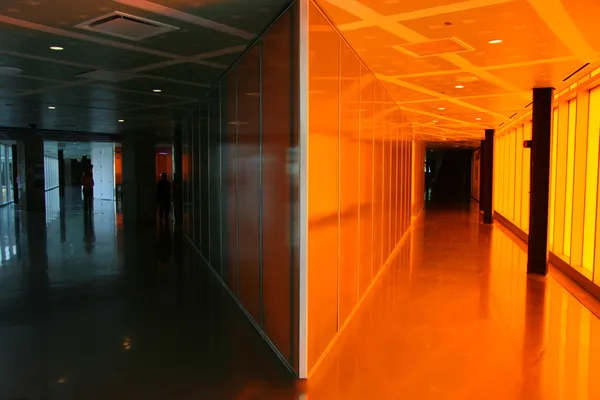 Dark and orange hallway — Stockfoto