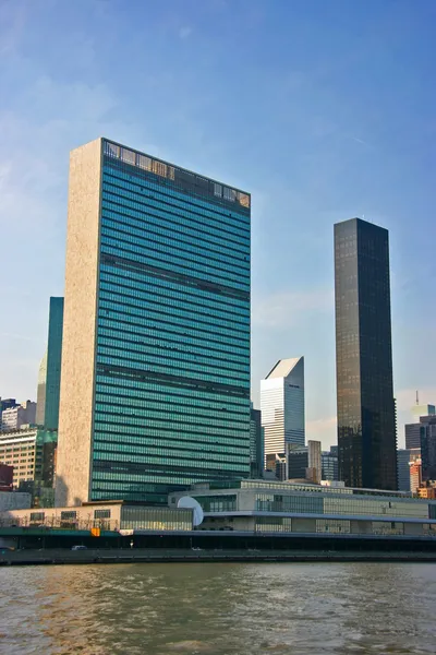 Нью-Йорк штаб-квартирі ООН вертикальні — стокове фото