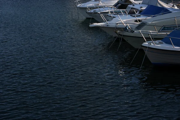 Barcos atracados, frente — Fotografia de Stock