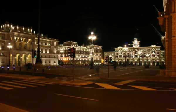 Δρόμο μπροστά από την piazza μονάδα — Φωτογραφία Αρχείου