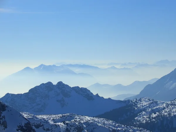 Alpes giulianos en la niebla —  Fotos de Stock