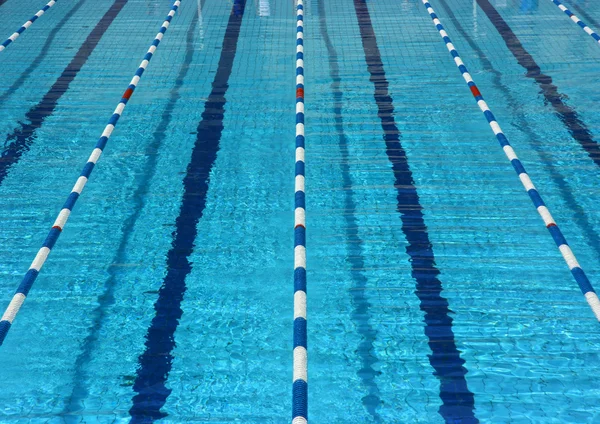 Carriles de piscina vacíos —  Fotos de Stock