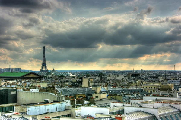 Paris çatı üstleri görünümü — Stok fotoğraf