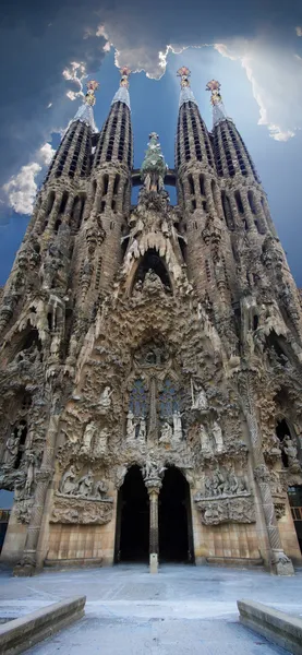 Sagrada familia pionowe panoramiczny widok — Zdjęcie stockowe