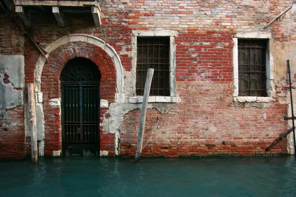 Venetianske dører og vinduer – stockfoto