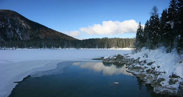 Μεγαλύτερη λίμνη Πανόραμα fusine — Φωτογραφία Αρχείου