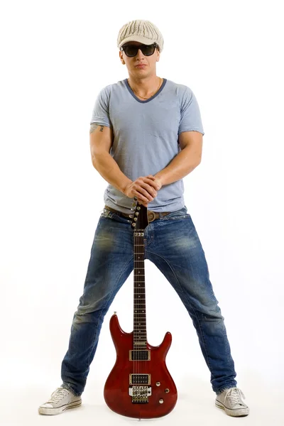 Guitarra entre as pernas de um guitarrista — Fotografia de Stock