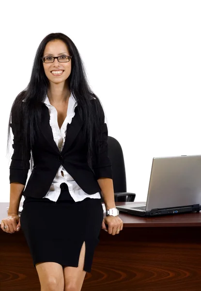 Biznes kobieta przed biurkiem — Zdjęcie stockowe