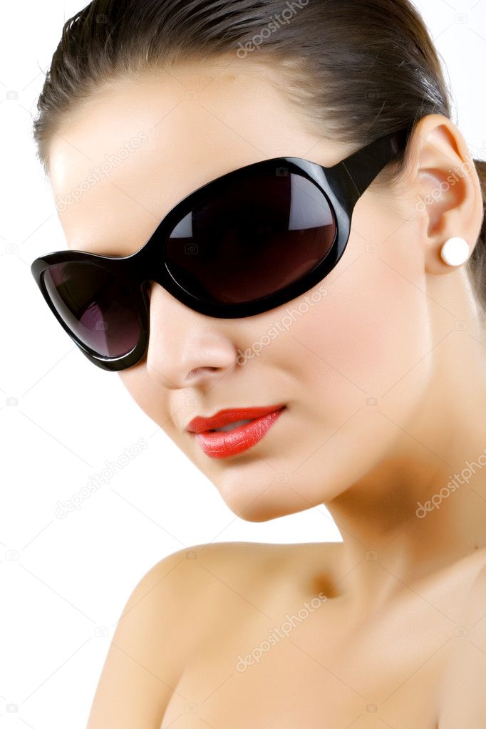 Woman in sunglasses glamour portrait.