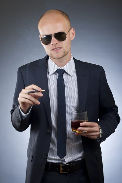 Smoking businessman — Stock Photo, Image
