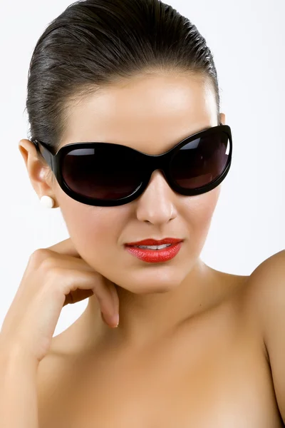 Kvinna i stora solglasögon — Stockfoto