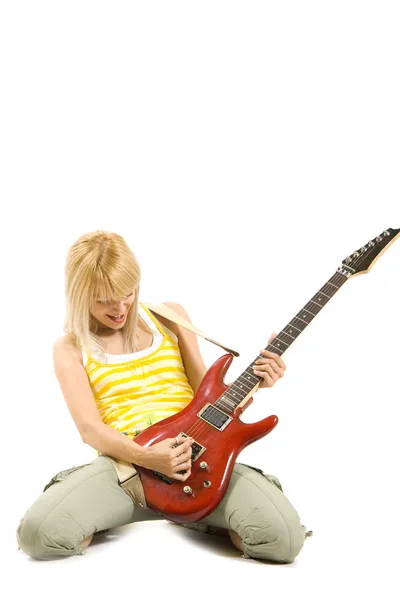 Dívka si hraje elektrickou kytaru — Stock fotografie
