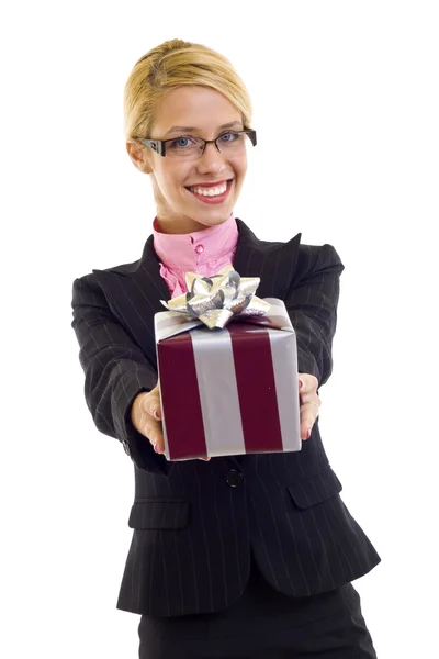 Kobieta z pudełkiem prezentów — Zdjęcie stockowe