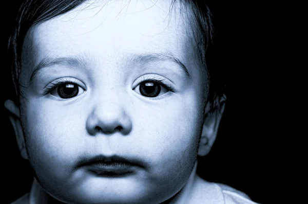 Dítě portrét modré tón — Stock fotografie