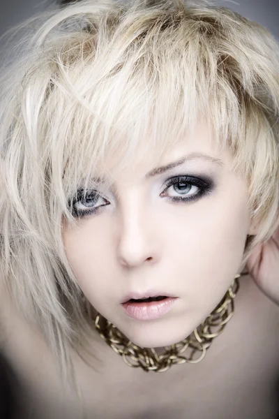Glamour blonde vrouw — Stockfoto