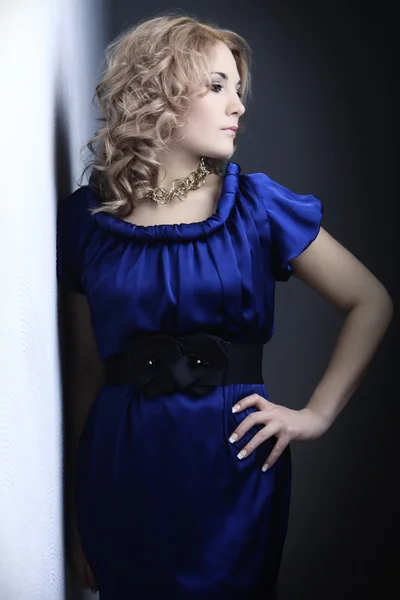 파란색으로 아름 다운 여성 패션 — 스톡 사진