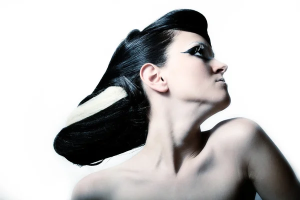 Menina da moda com penteado preto — Fotografia de Stock