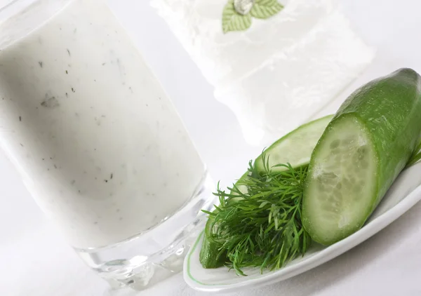 Kefir met komkommer en dille — Stockfoto