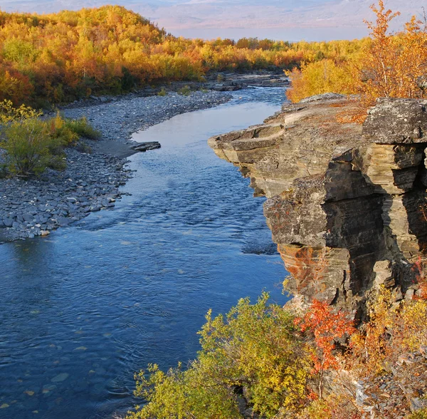 Rivière panoramique en automne — Photo